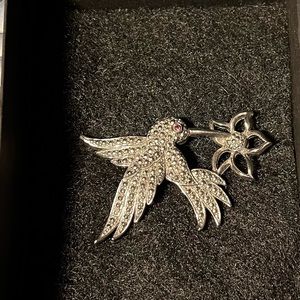 Hummingbird pin